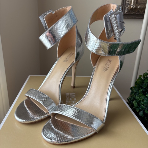 Michael Kors Giselle Sandal Metallic Leather - Picture 4 of 12